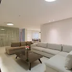 Vivo Mare Beachfront - Emerald Villa *