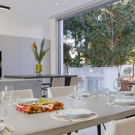 Vivo Mare Beachfront - Emerald 빌라 *