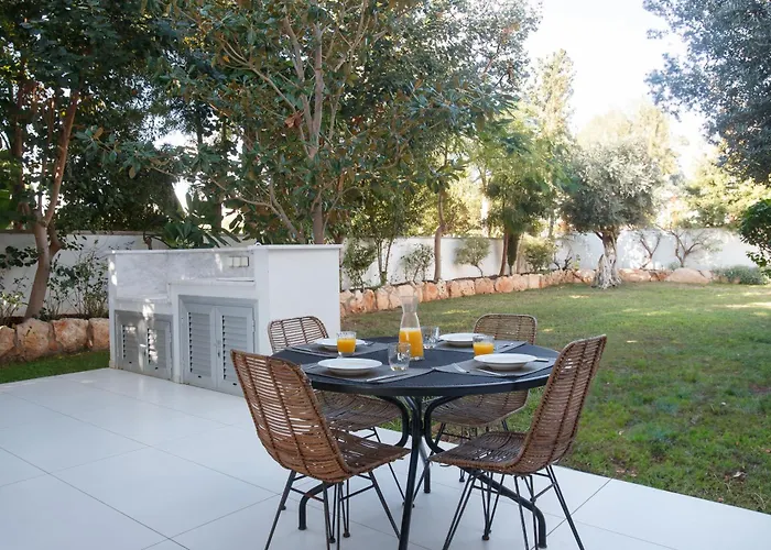 Vivo Mare Beachfront - Emerald アヤナパ