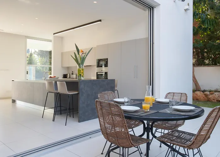 Vivo Mare Beachfront - Emerald アヤナパ