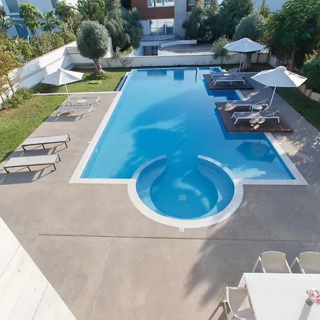 Vivo Mare Beachfront - Emerald Villa