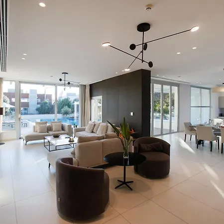 Vivo Mare Beachfront - Emerald Villa *