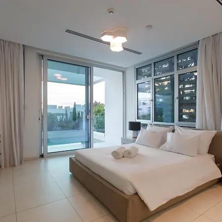 Villa Vivo Mare Beachfront - Emerald