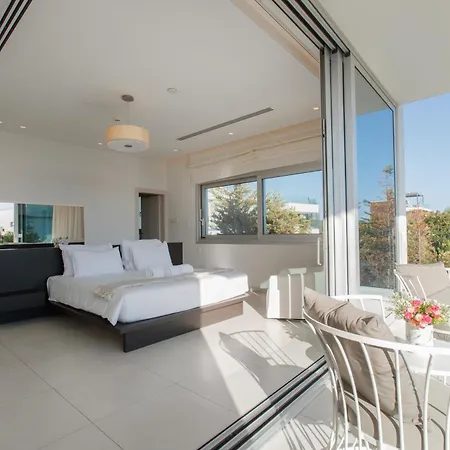 Villa Vivo Mare Beachfront - Emerald Ayía Nápa