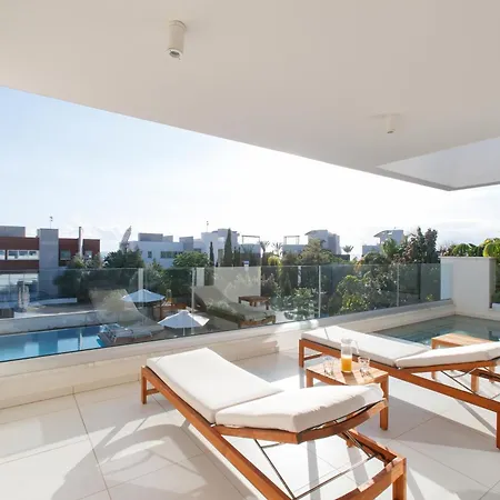 Vivo Mare Beachfront - Emerald Villa