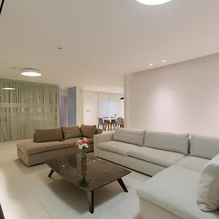 Vivo Mare Beachfront - Emerald Villa *