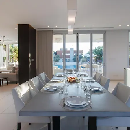 Vivo Mare Beachfront - Emerald Villa *