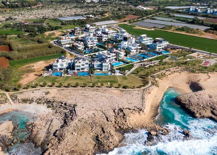 Vivo Mare Beachfront - Emerald Vila