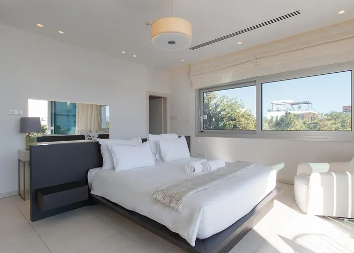 Villa Vivo Mare Beachfront - Emerald Ayia Napa