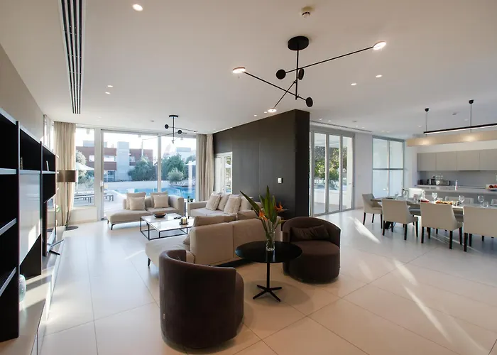 Vivo Mare Beachfront - Emerald Villa *