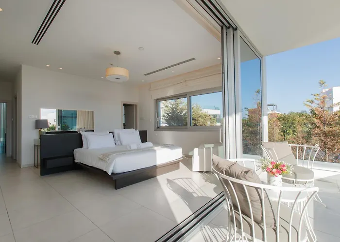 Villa Vivo Mare Beachfront - Emerald Ayia Napa