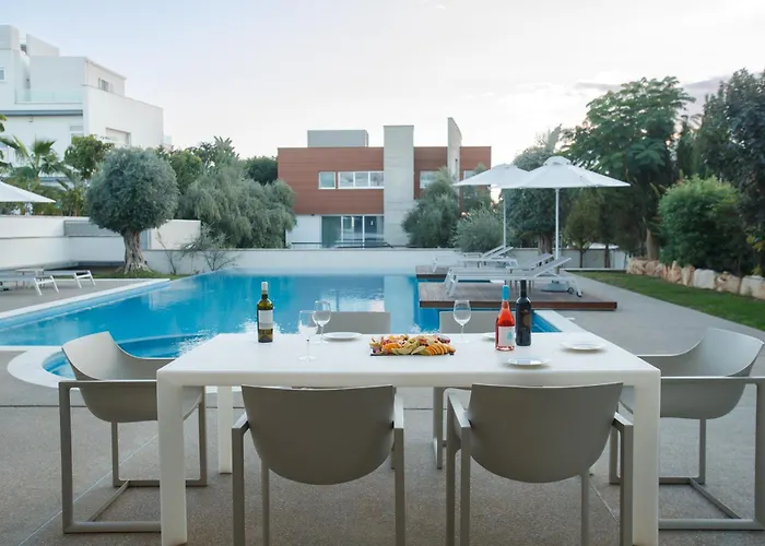 Vivo Mare Beachfront - Emerald Vila