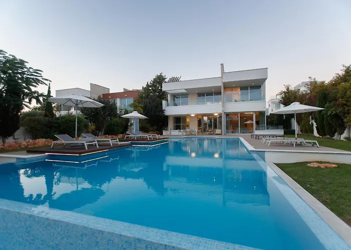 Villa Vivo Mare Beachfront - Emerald Ayia Napa