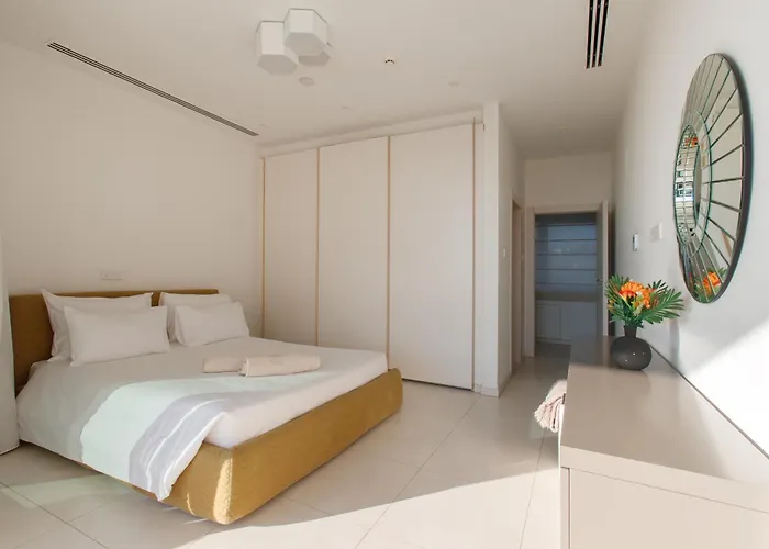 Villa Vivo Mare Beachfront - Emerald